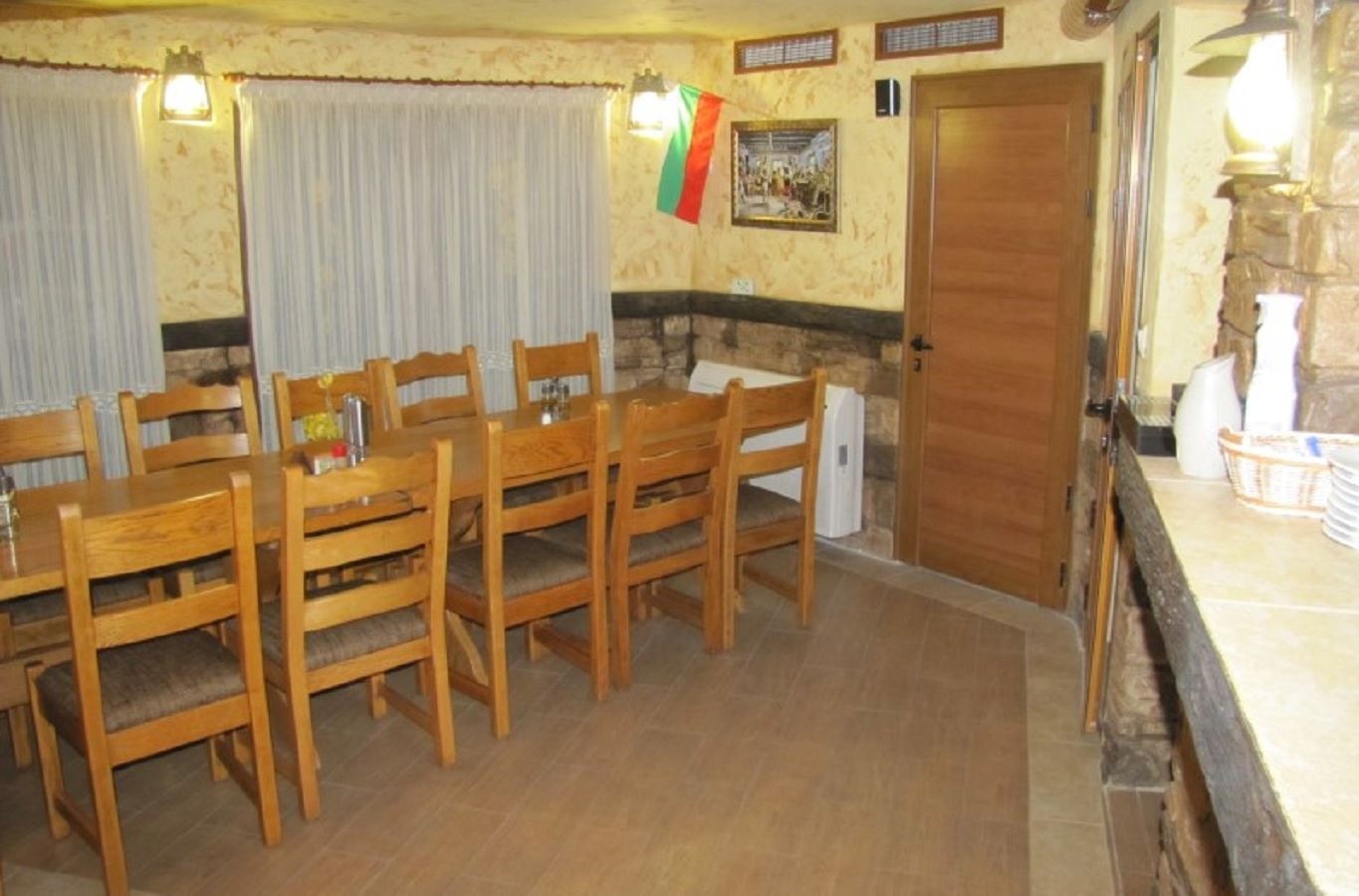 restaurants-restaurants