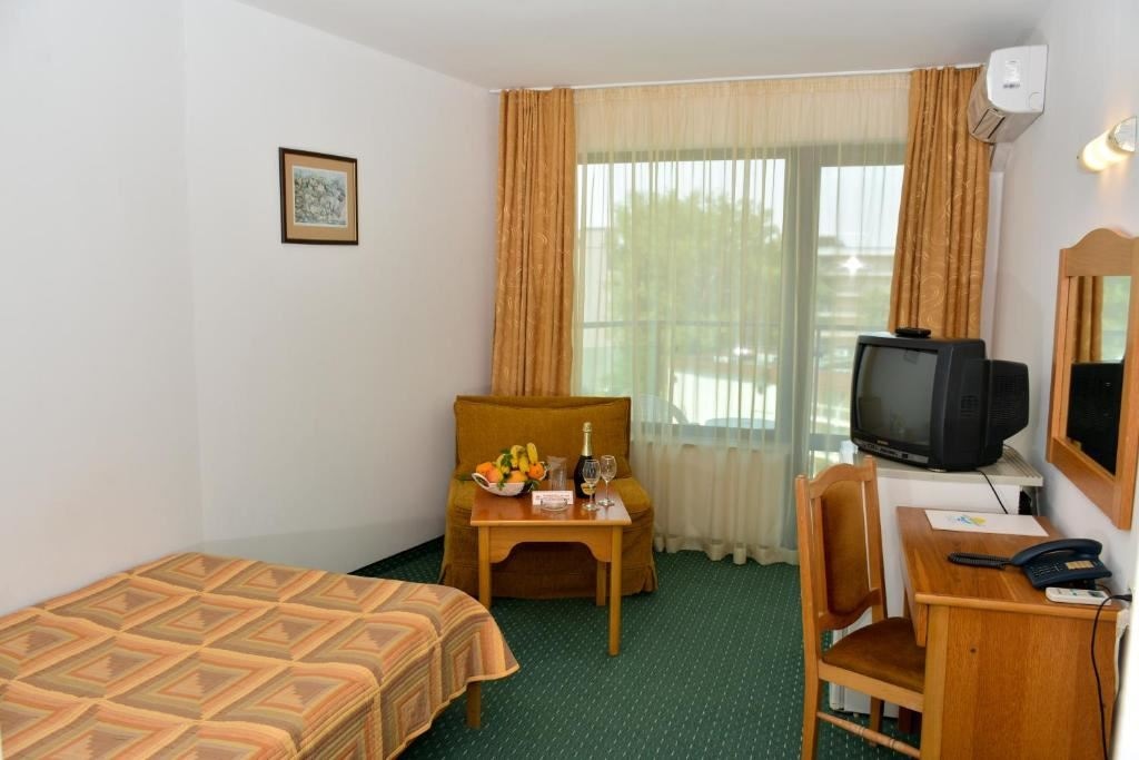 rooms-single-standard-room-balcony-or-terrace