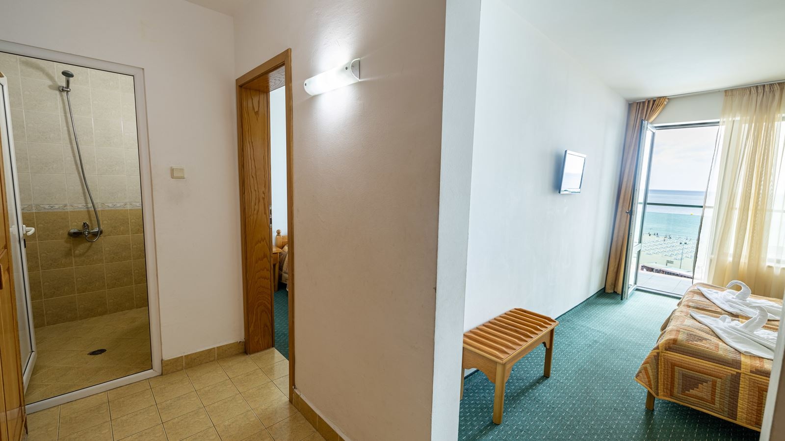 rooms-standard-apartment-seaview-balcony-or-terrace