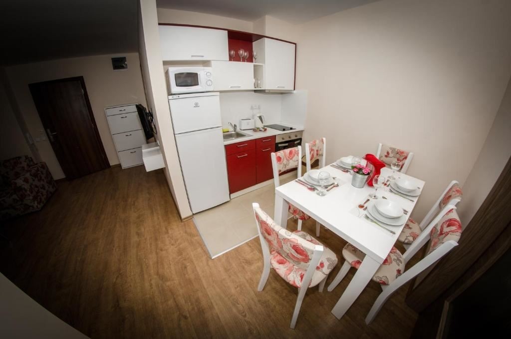 rooms-2-bedroom-standard-apartment-balcony-or-terrace