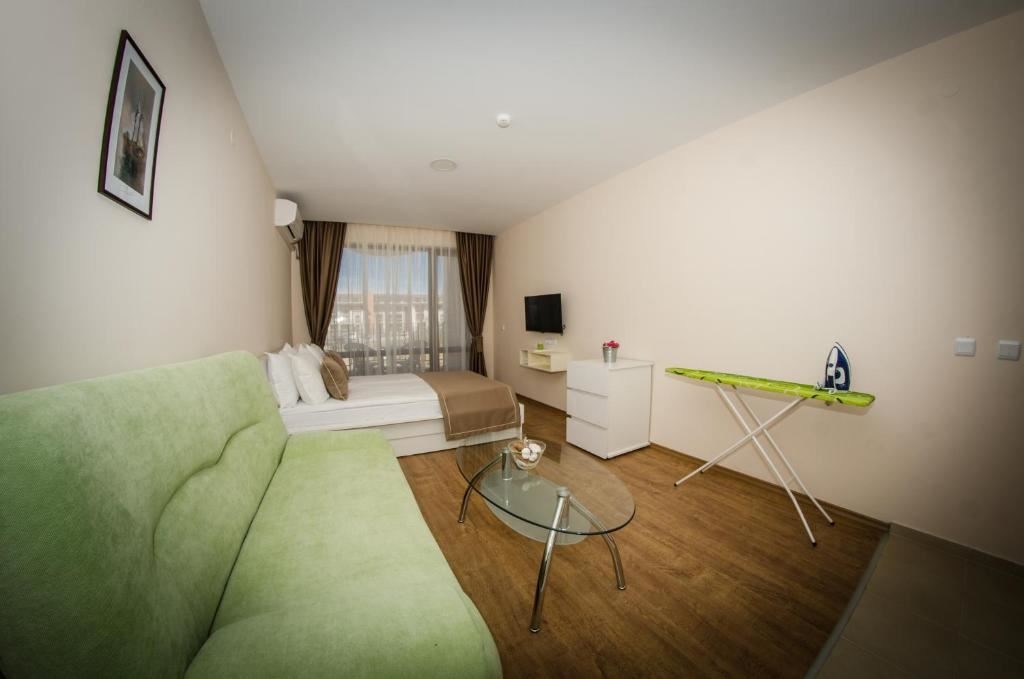 rooms-standard-familyroom-balcony-or-terrace