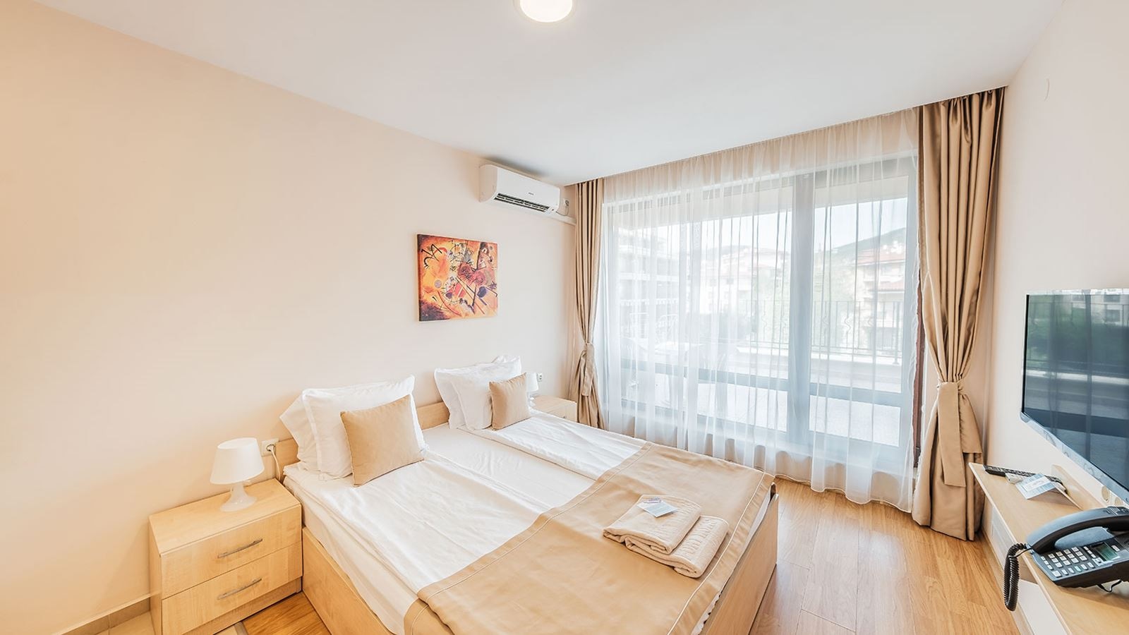 rooms-singleuse-standard-studio-balcony-or-terrace