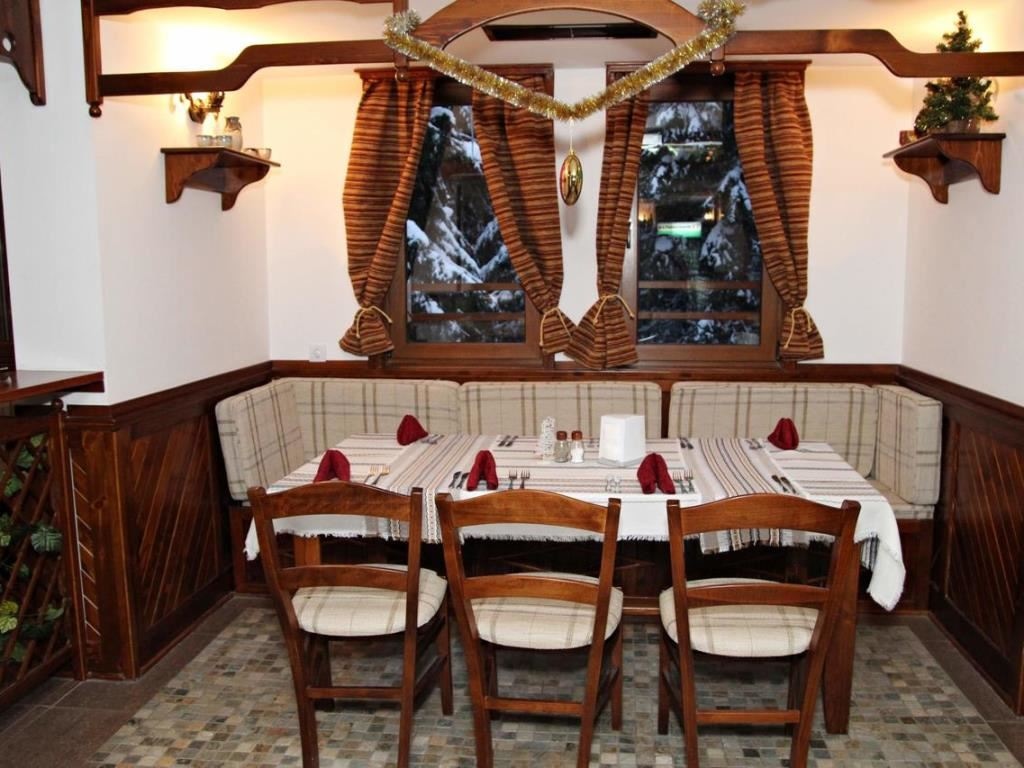 restaurants-restaurant