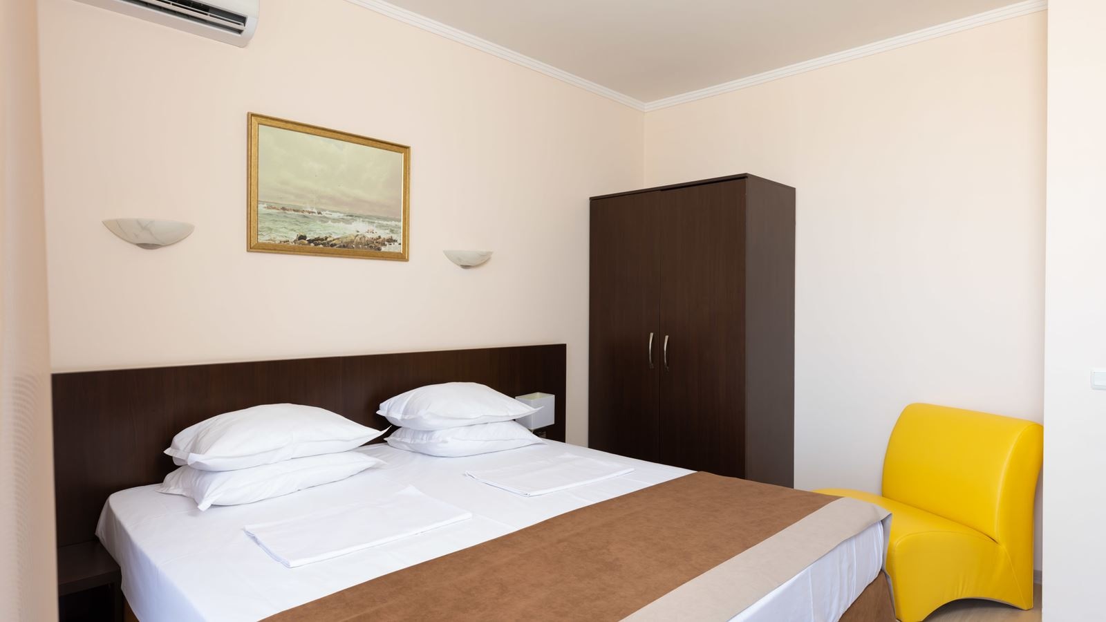 rooms-singleuse-standard-room-balcony-or-terrace