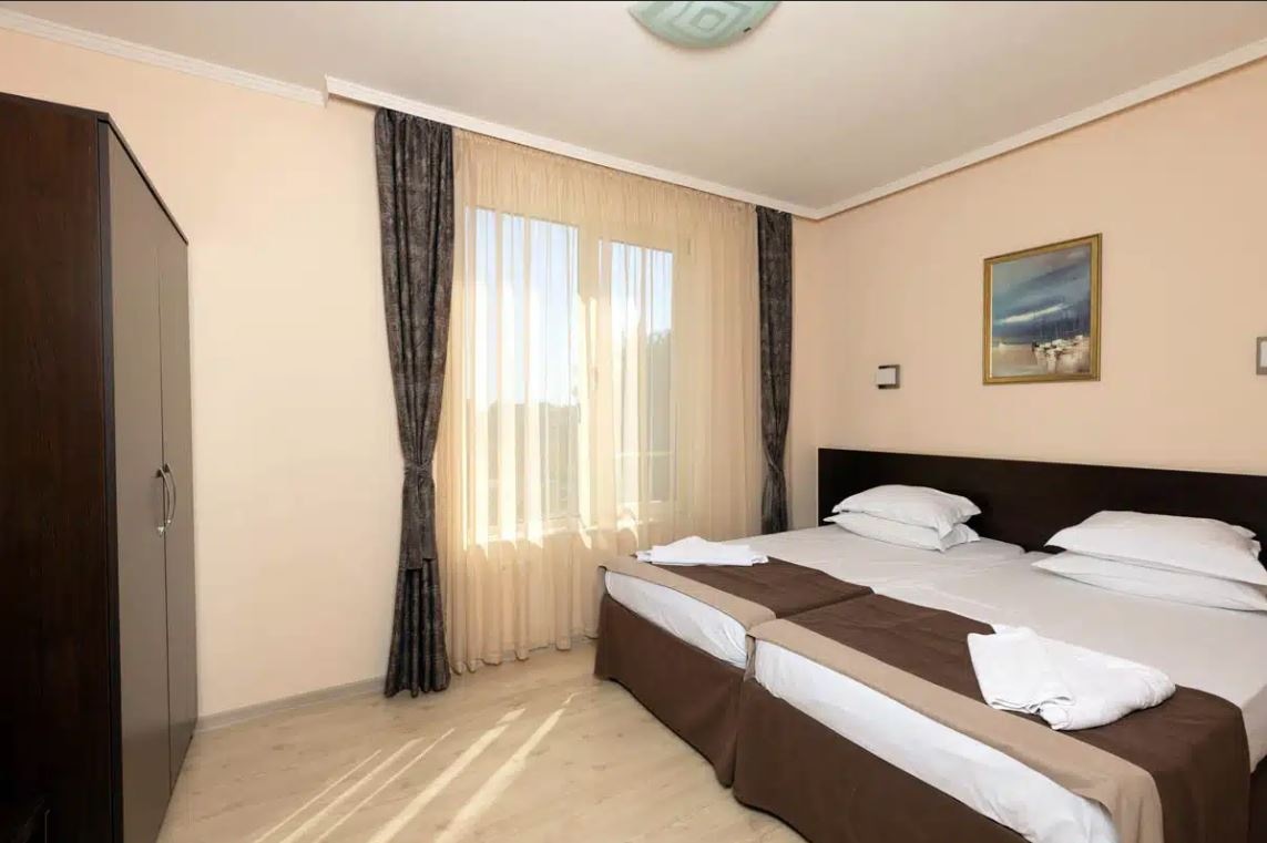 rooms-2-bedroom-deluxe-apartment-seaview-balcony-or-terrace