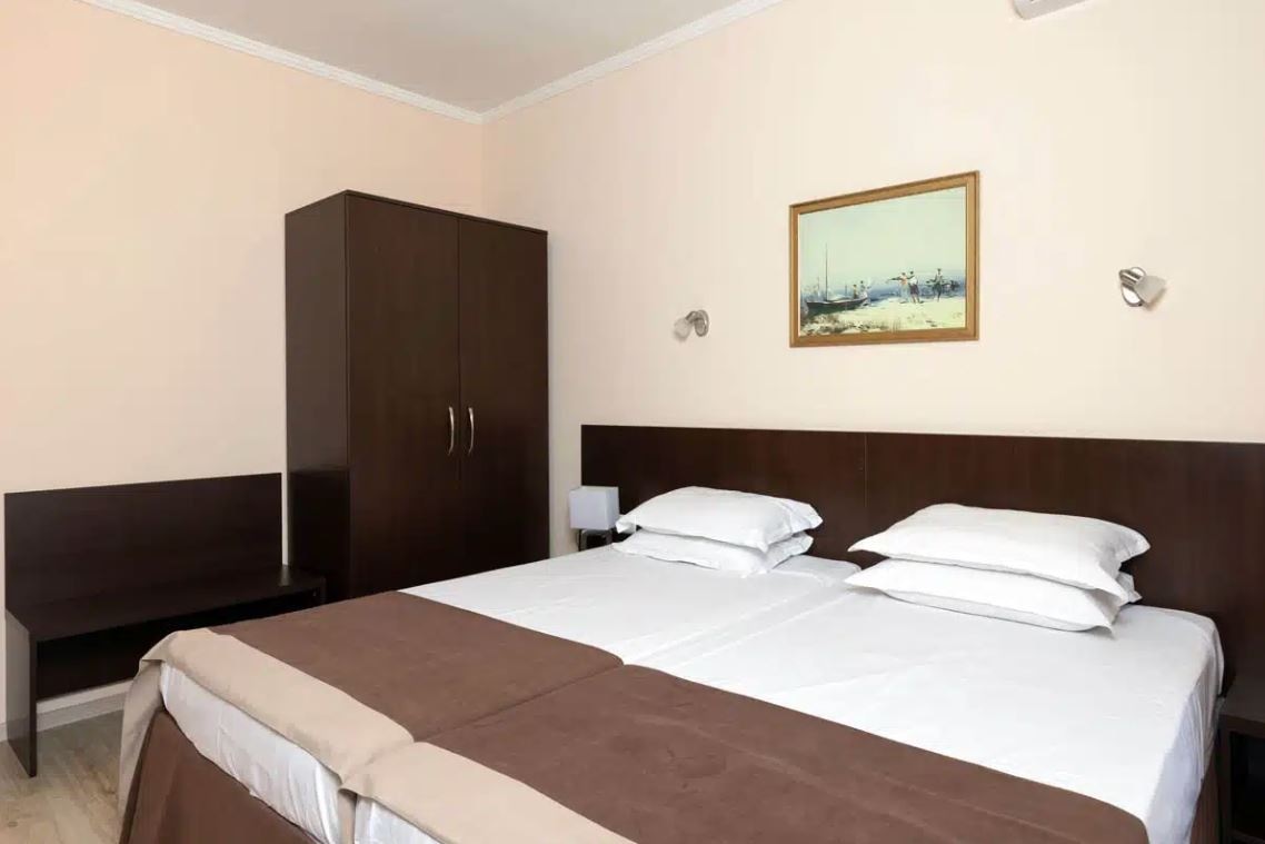 rooms-1-bedroom-standard-apartment-balcony-or-terrace