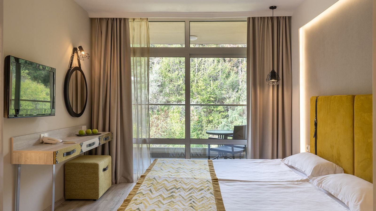 rooms-family-room-park-view