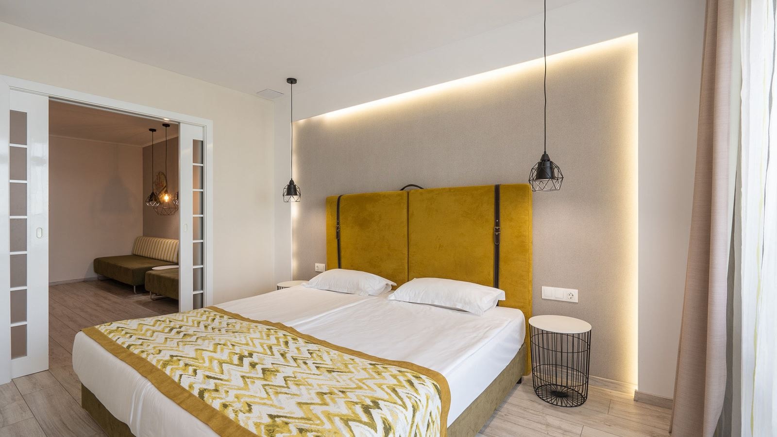 rooms-family-room-sea-view