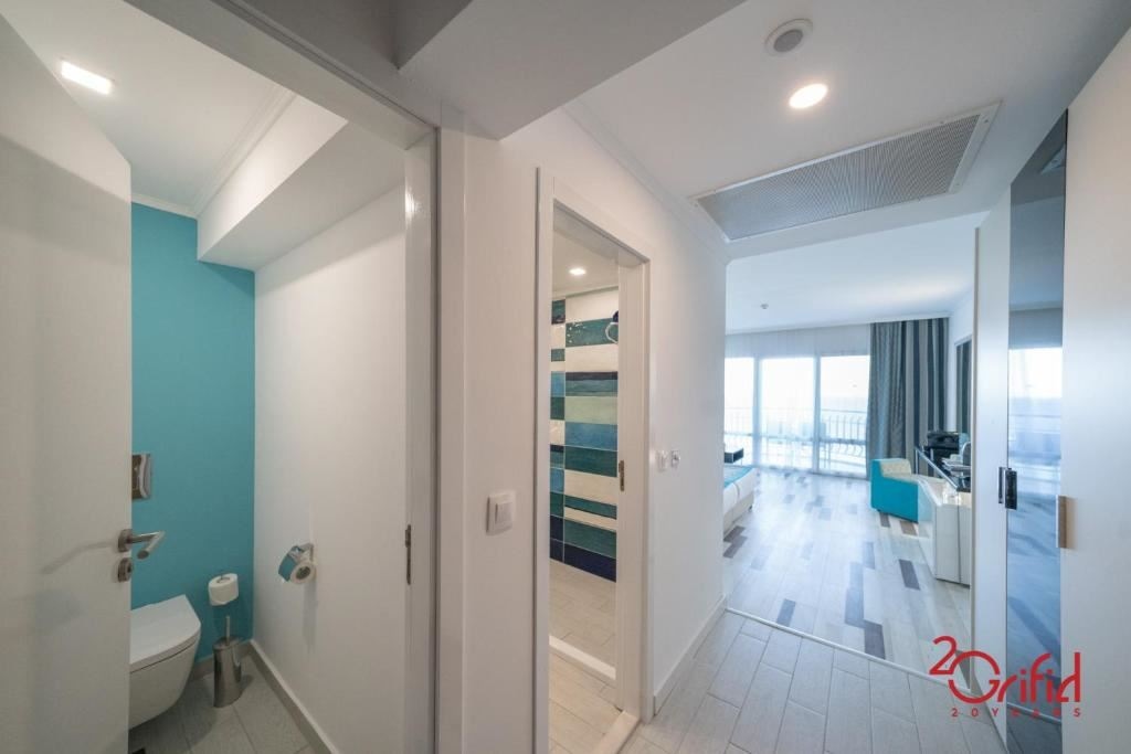 rooms-premium-room-sea-view-balcony