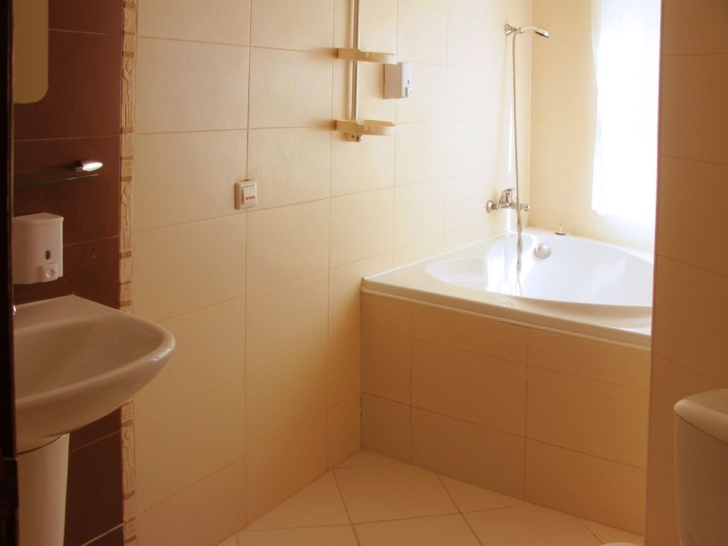 rooms-deluxe-room-balcony