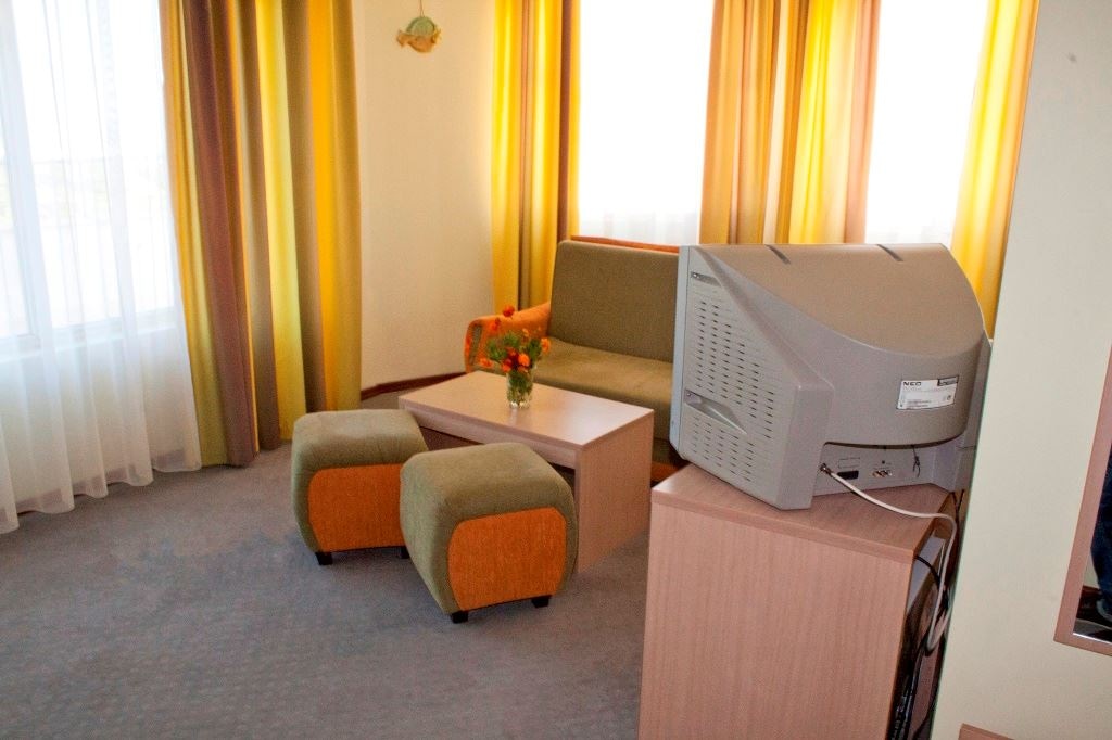 rooms-deluxe-room-balcony