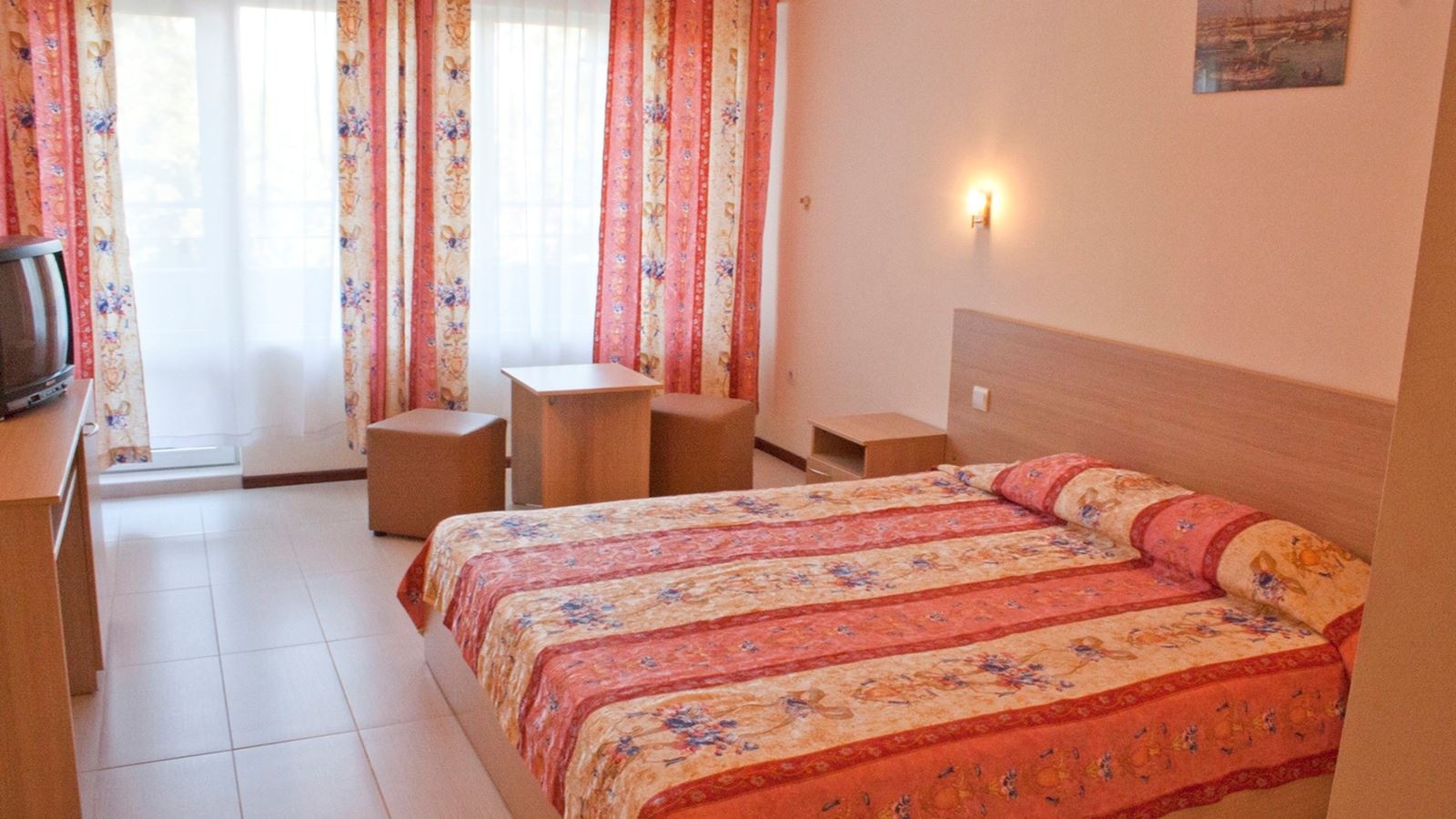 rooms-standard-familyroom-balcony