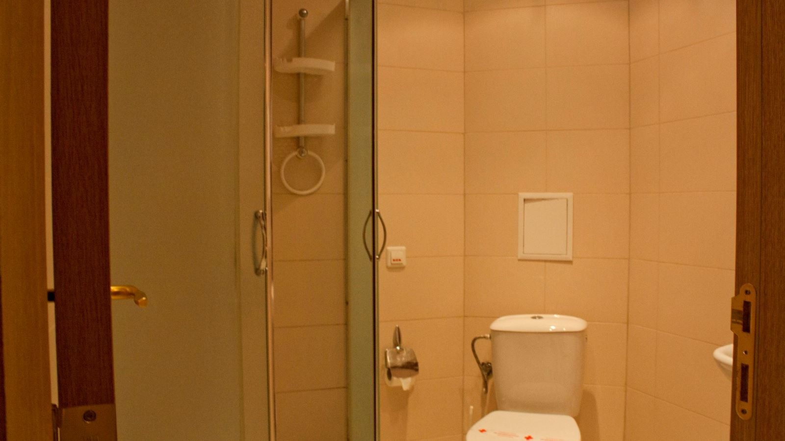 rooms-standard-familyroom-balcony