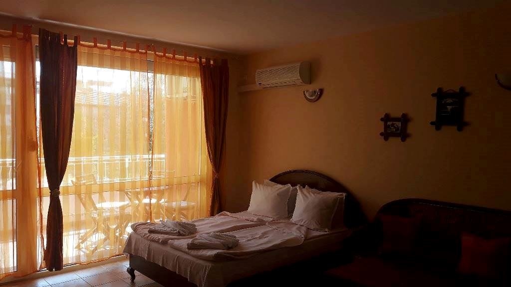 rooms-standard-studio-balcony-or-terrace