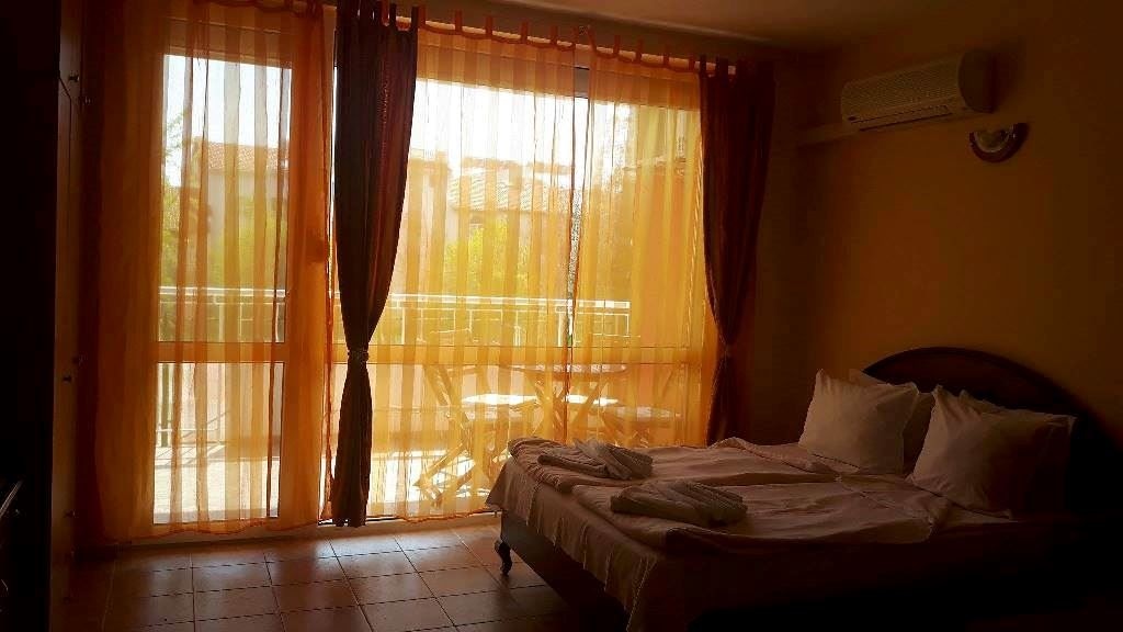 rooms-standard-studio-balcony-or-terrace