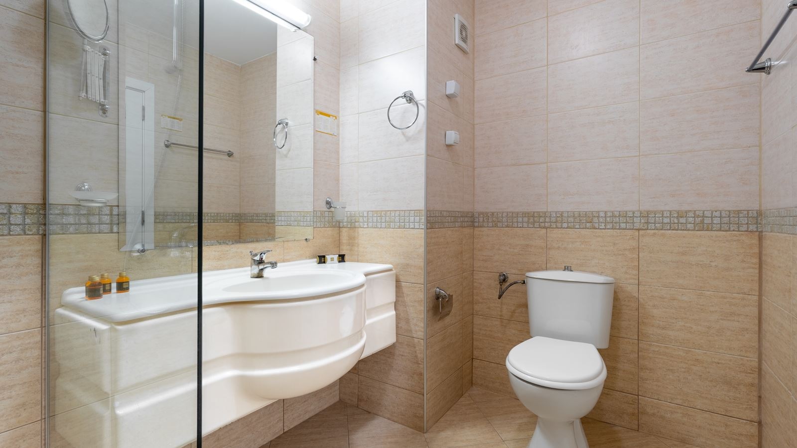 rooms-single-with-child-standard-room-balcony