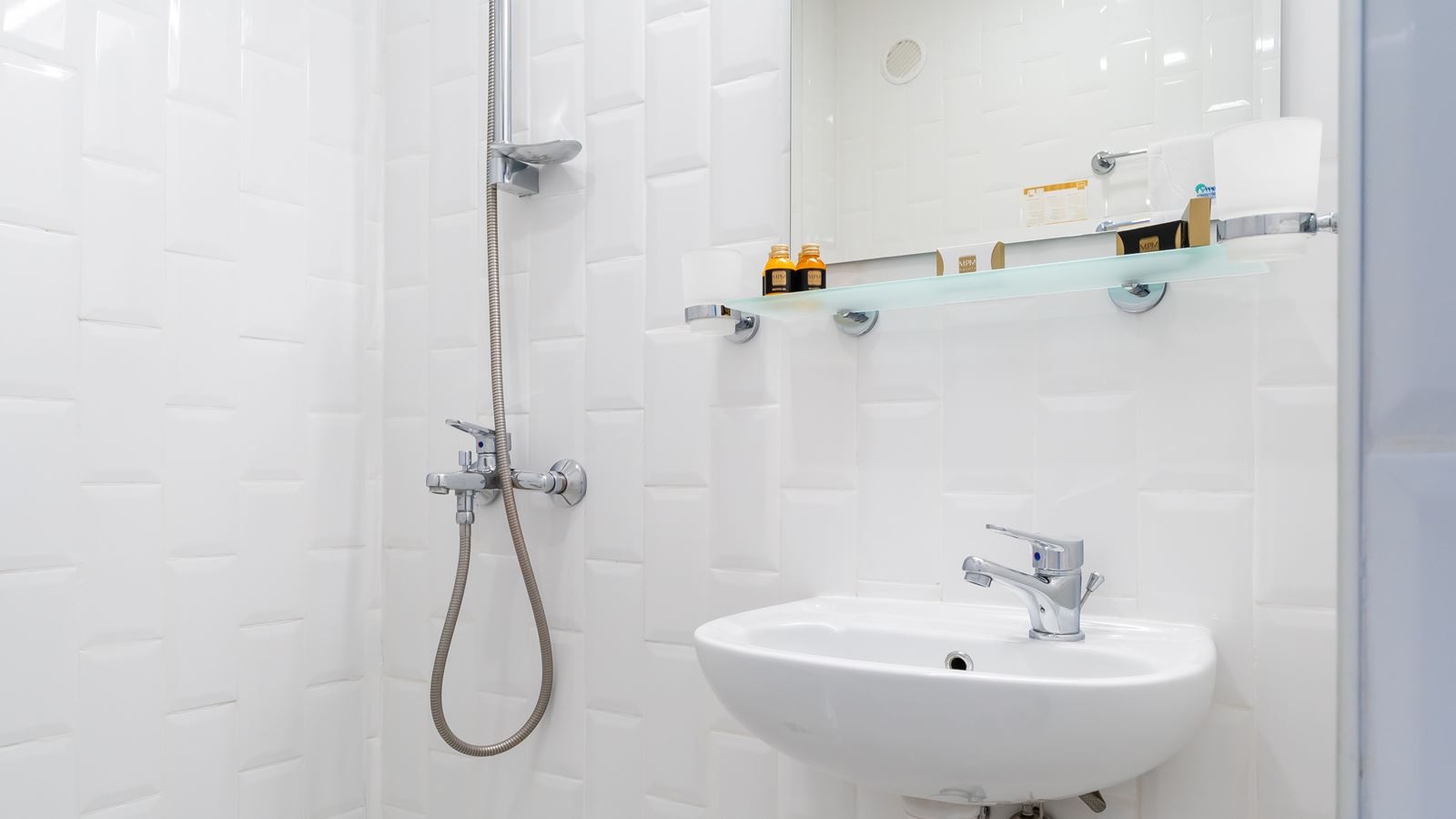 rooms-twin-standard-room-balcony