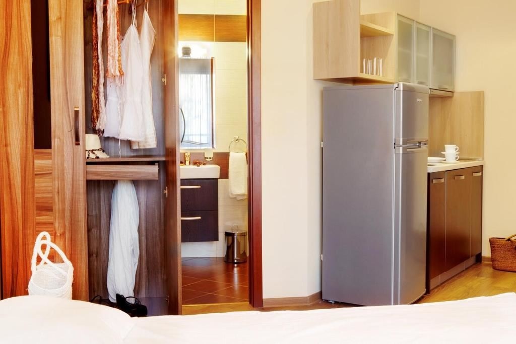 rooms-standard-studio-balcony-or-terrace