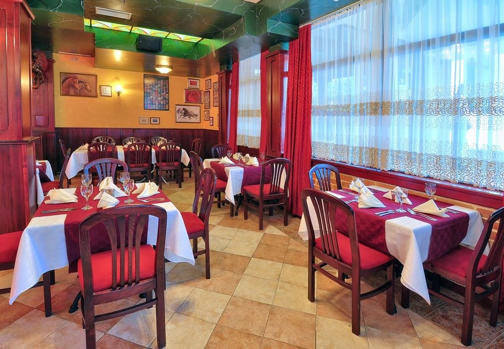 restaurants-main-restaurant-golden-eagle