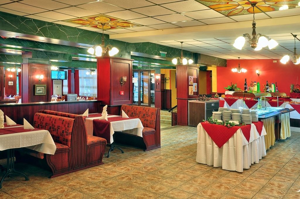 restaurants-main-restaurant-golden-eagle