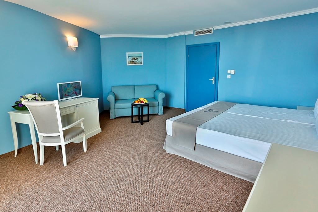 rooms-single-wchild-standard-room-lateralseaviewsea-view-balcony