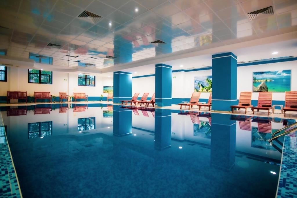 pools-indoor-pool