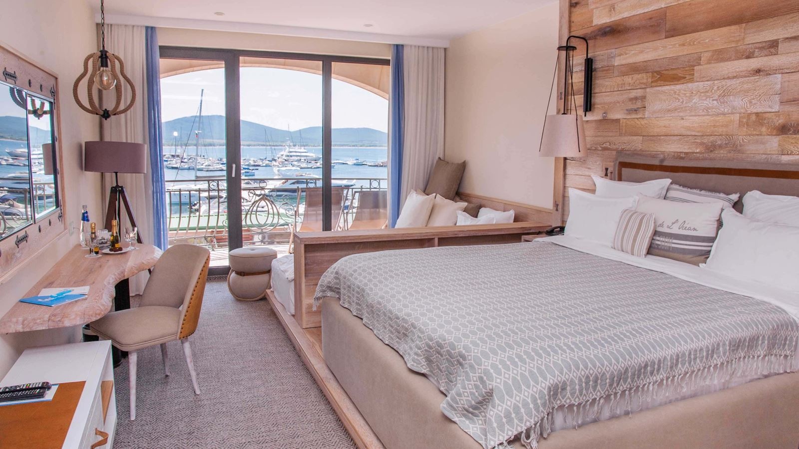 rooms-deluxe-room-sea-view-balcony-or-terrace