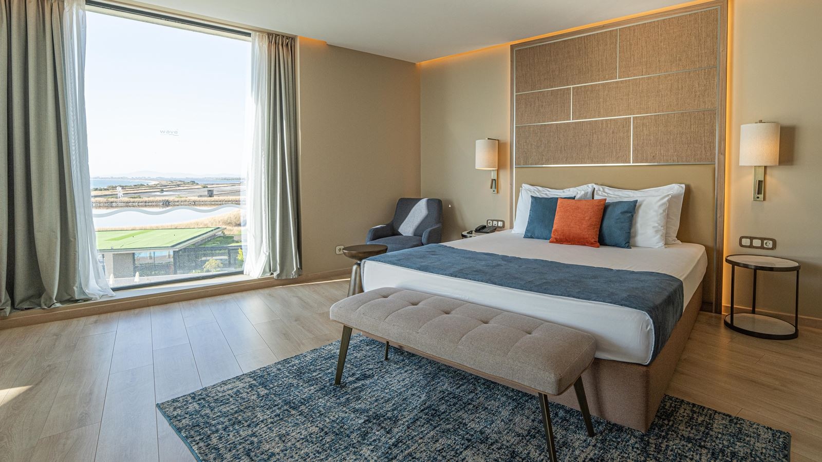 rooms-corner-juniorsuite-seaview-balcony-or-terrace