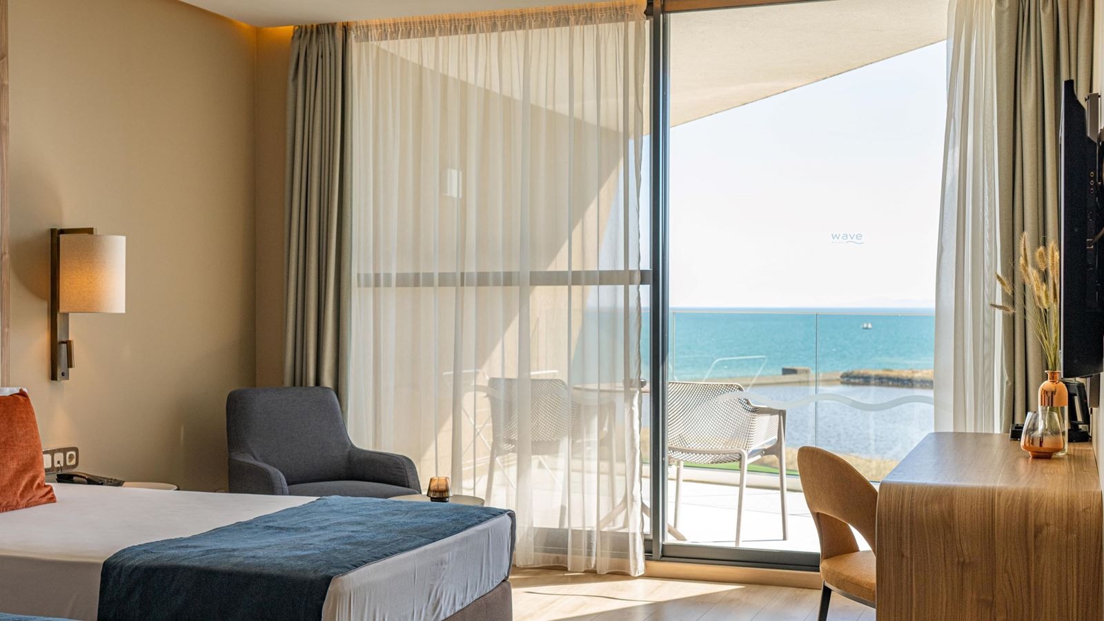 rooms-standard-room-lateralseaview-balcony-or-terrace