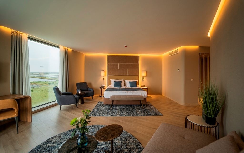 rooms-corner-juniorsuite-seaview-balcony