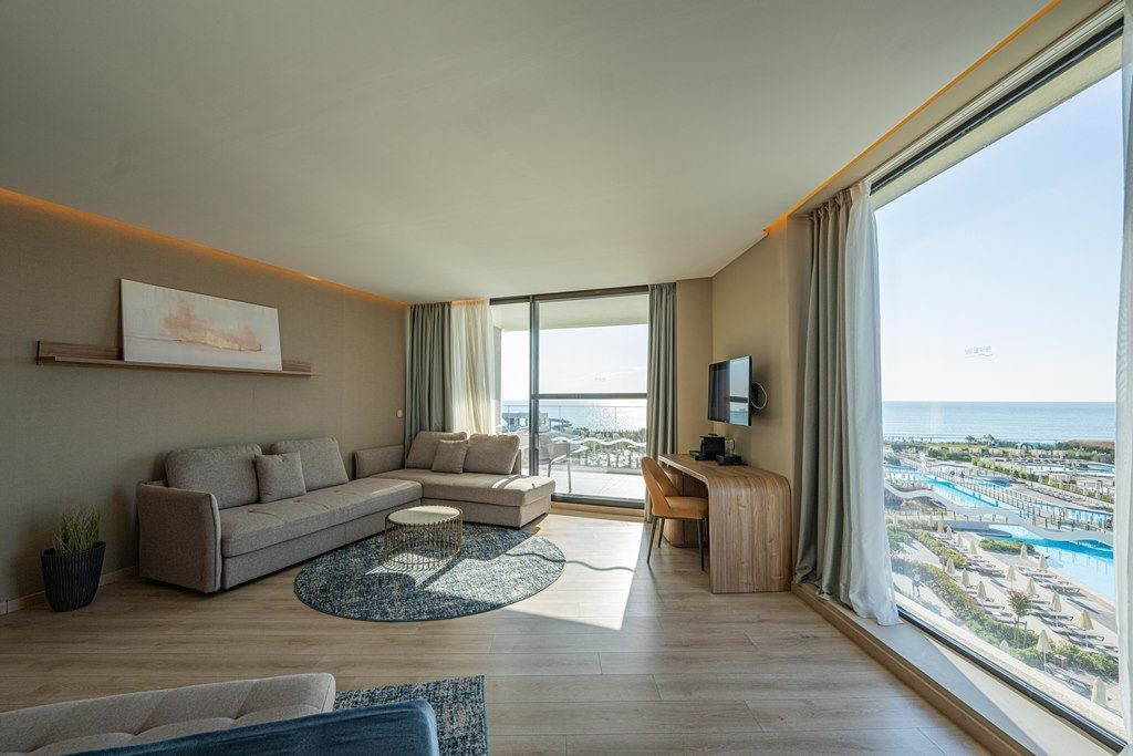 rooms-corner-juniorsuite-seaview-balcony