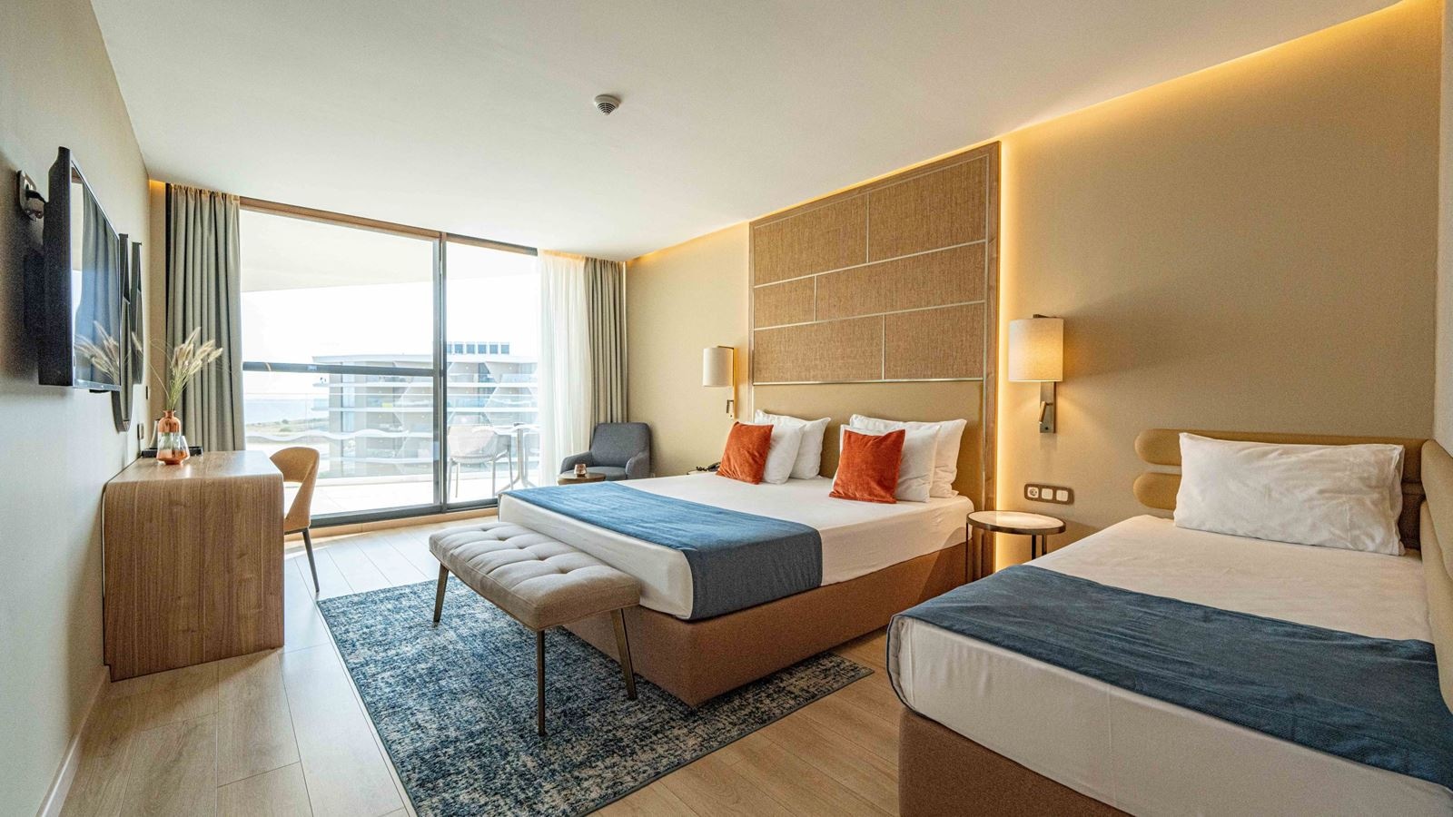 rooms-double-superior-room--sea-view-balcony