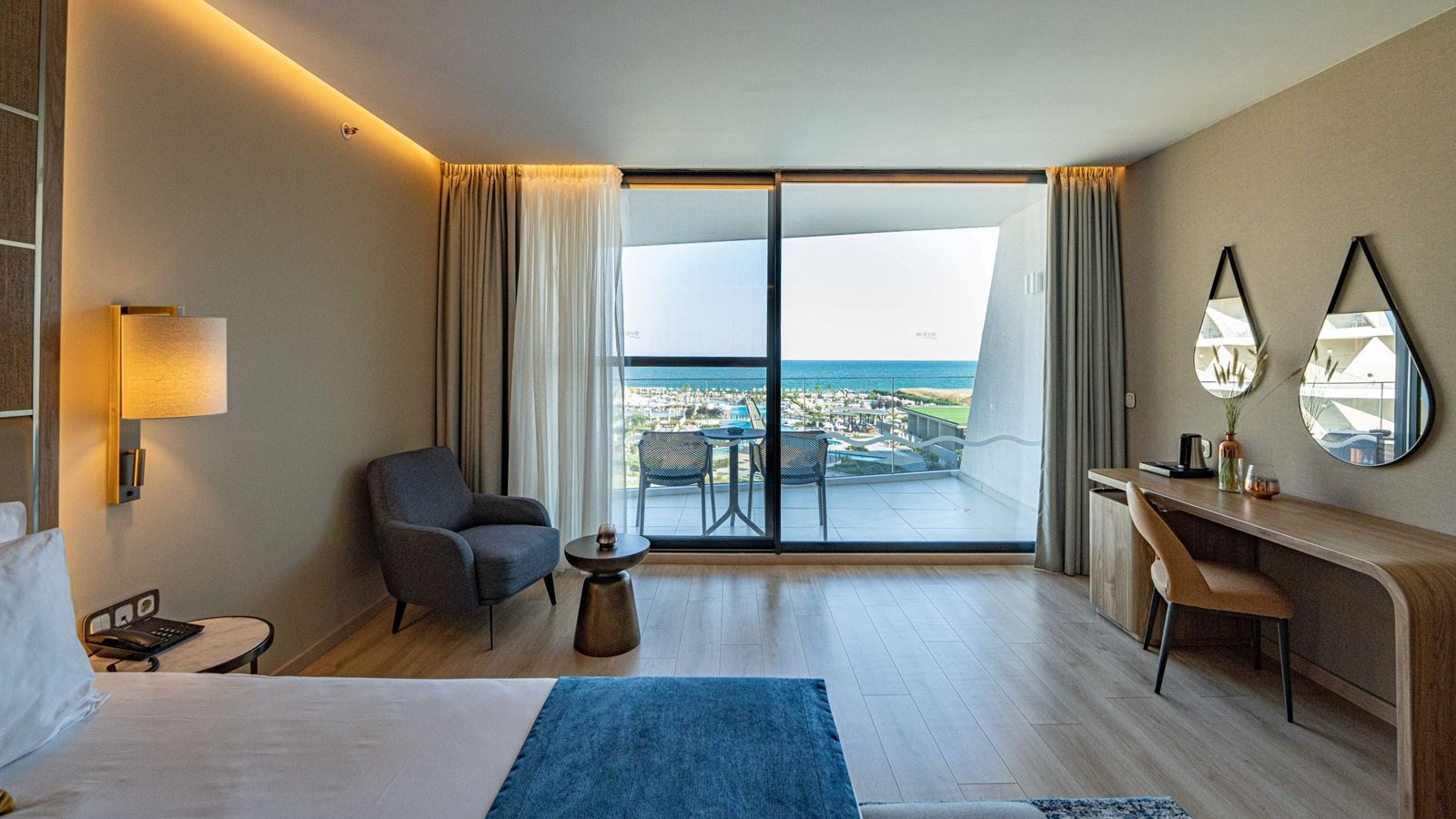 rooms-premium-room-fountain-viewbalcony-or-terrace