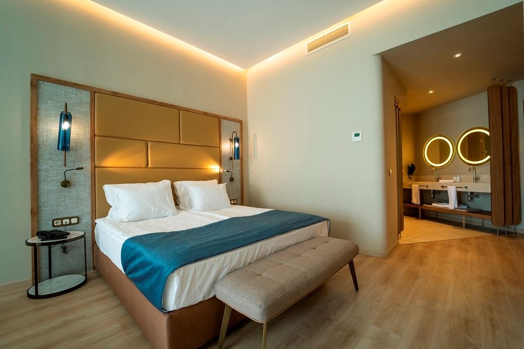 rooms-double-premium-room--lateralsea-view-balcony-or-terrace-