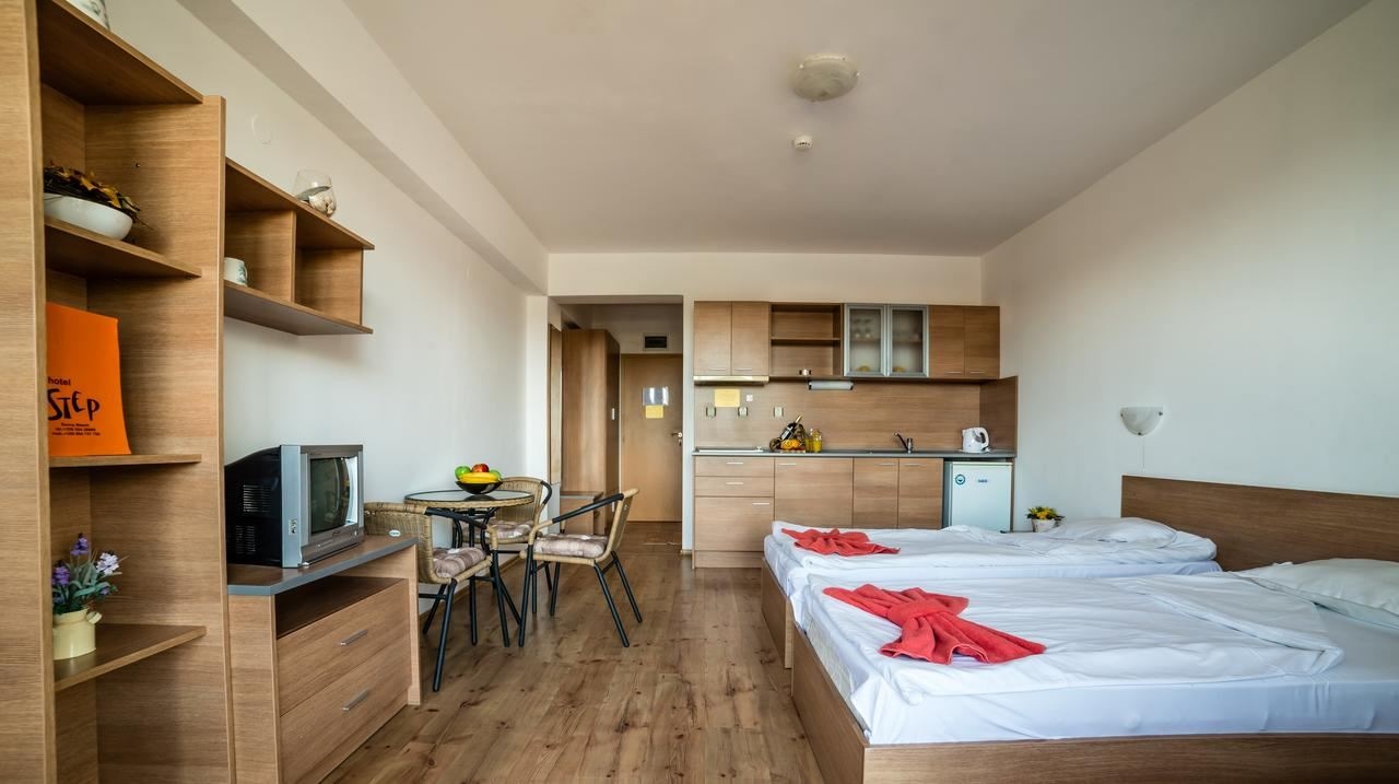 rooms-standard-studio-balcony-or-terrace