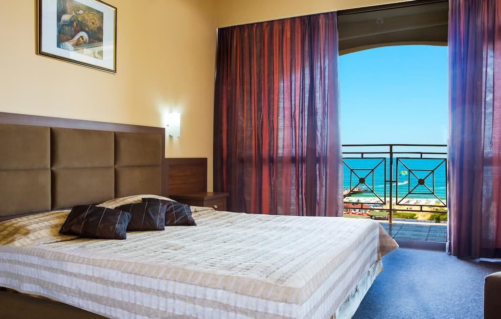 rooms-twin-superior-room-balcony-or-terrace