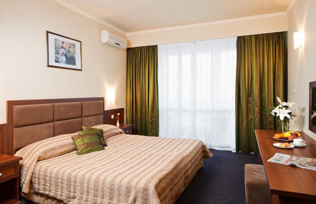 rooms-standard-suite-balcony-or-terrace