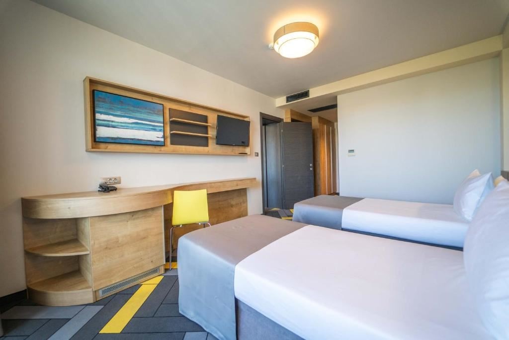 rooms-standard-family-room-balcony