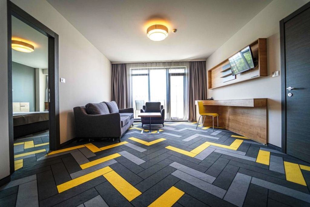 rooms-standard-suite-balcony