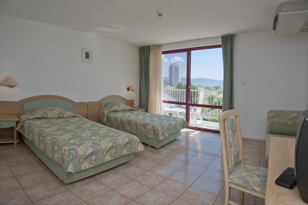 rooms-doubletwin-standard-room-balcony-or-terrace