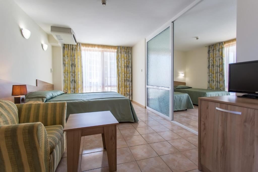 rooms-2-connecting-rooms-standard-family-room