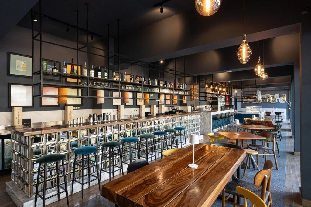 restaurants-eazy--restaurant