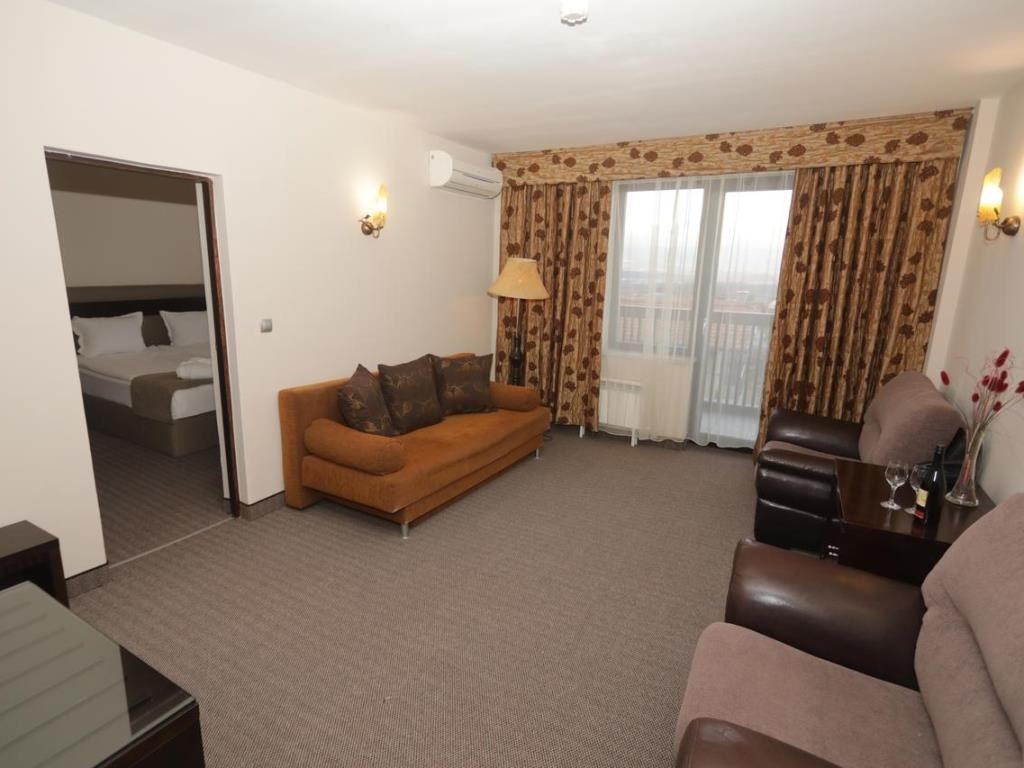 rooms-standard-apartment-balcony