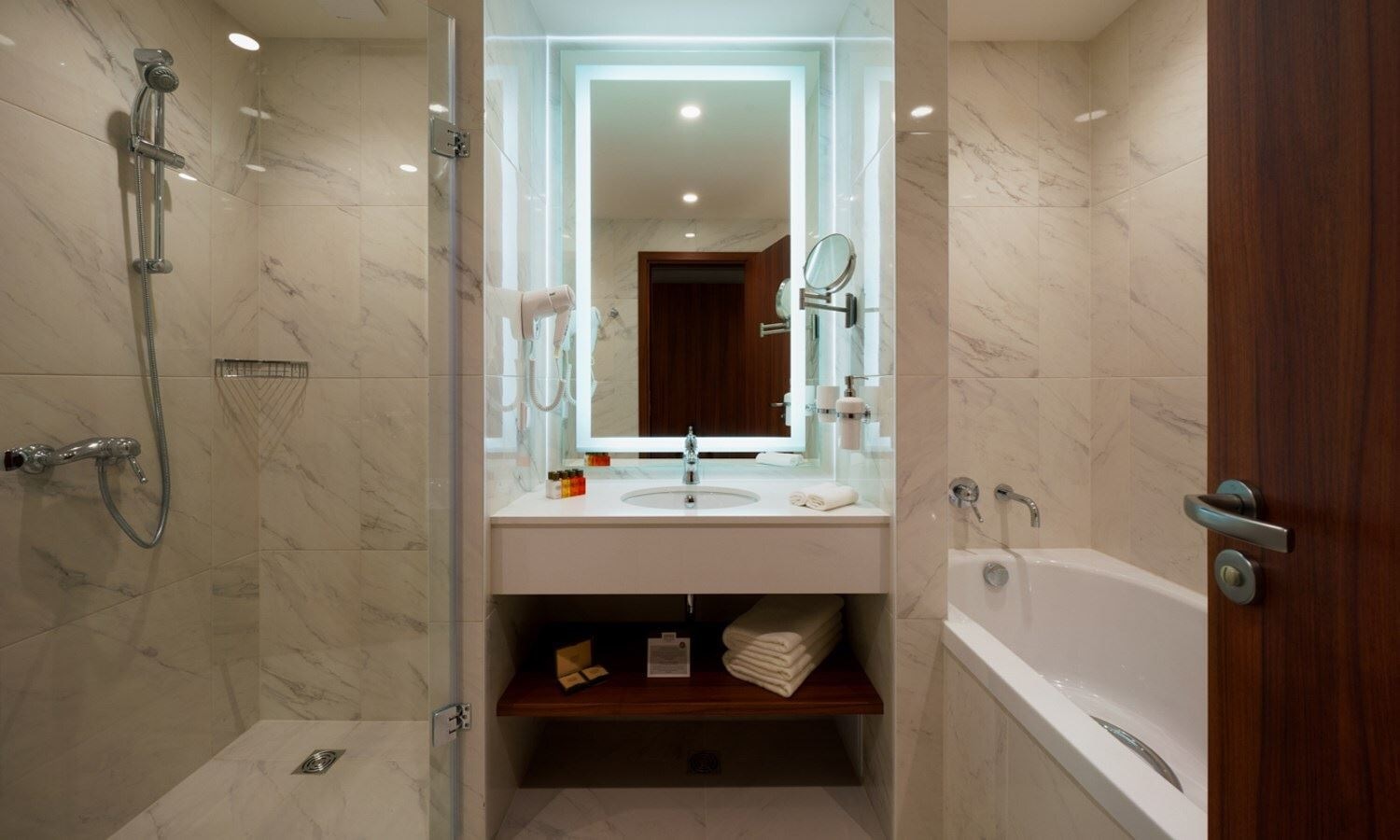 rooms-standard-familyroom-balcony-or-terrace