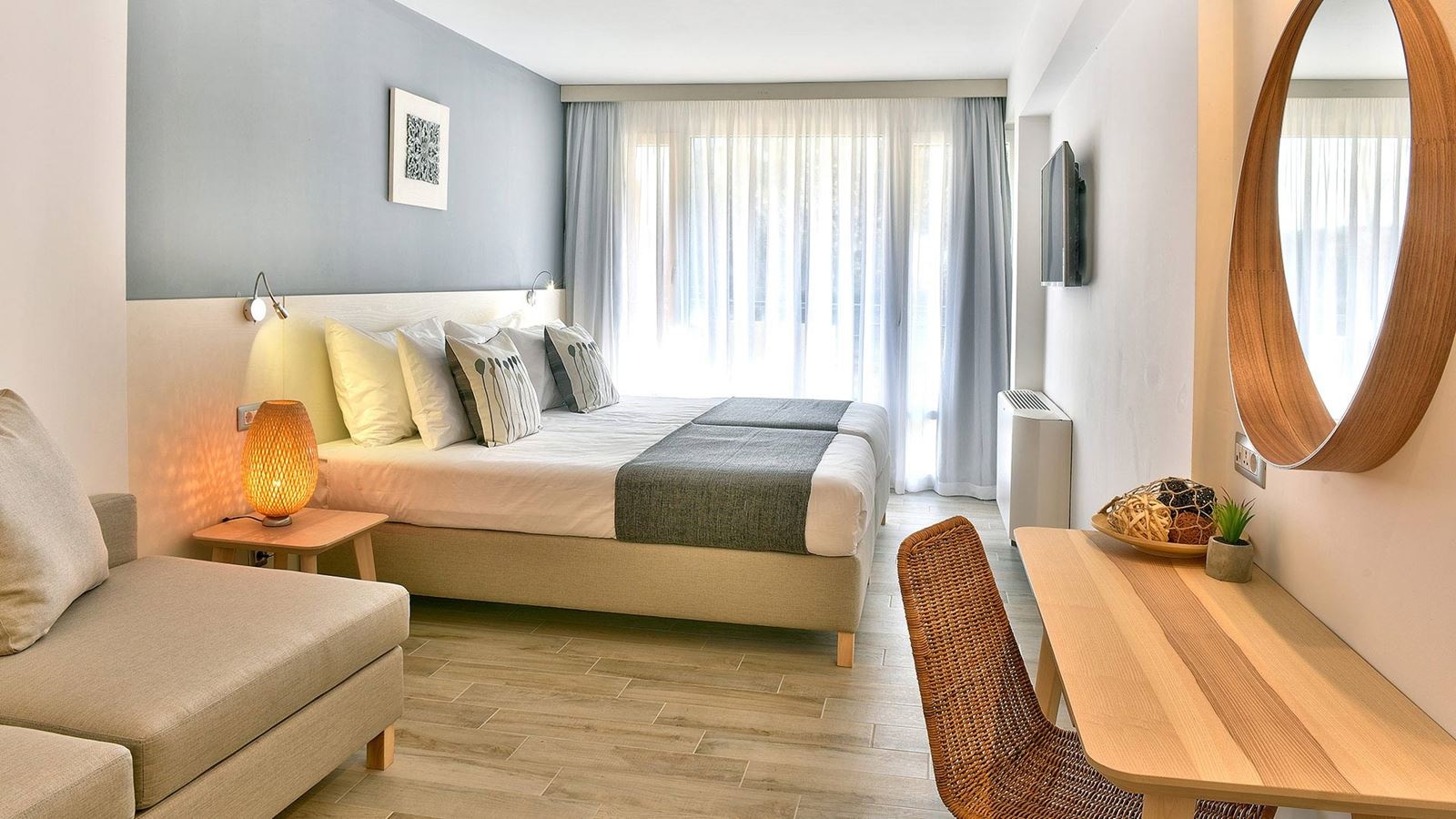 rooms-twin-standard-room-seaside-balcony