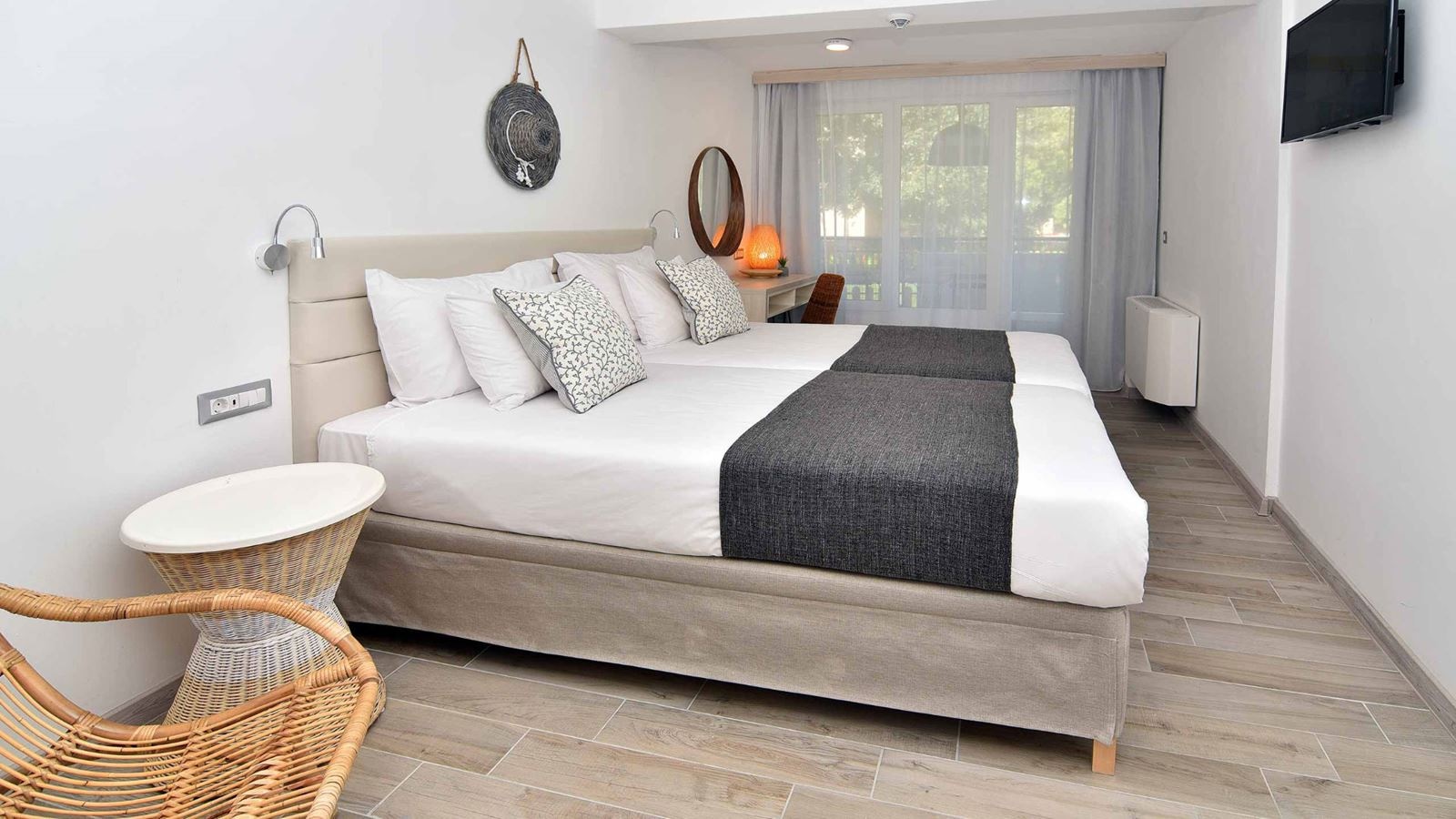 rooms-standard-room-balcony-promotion