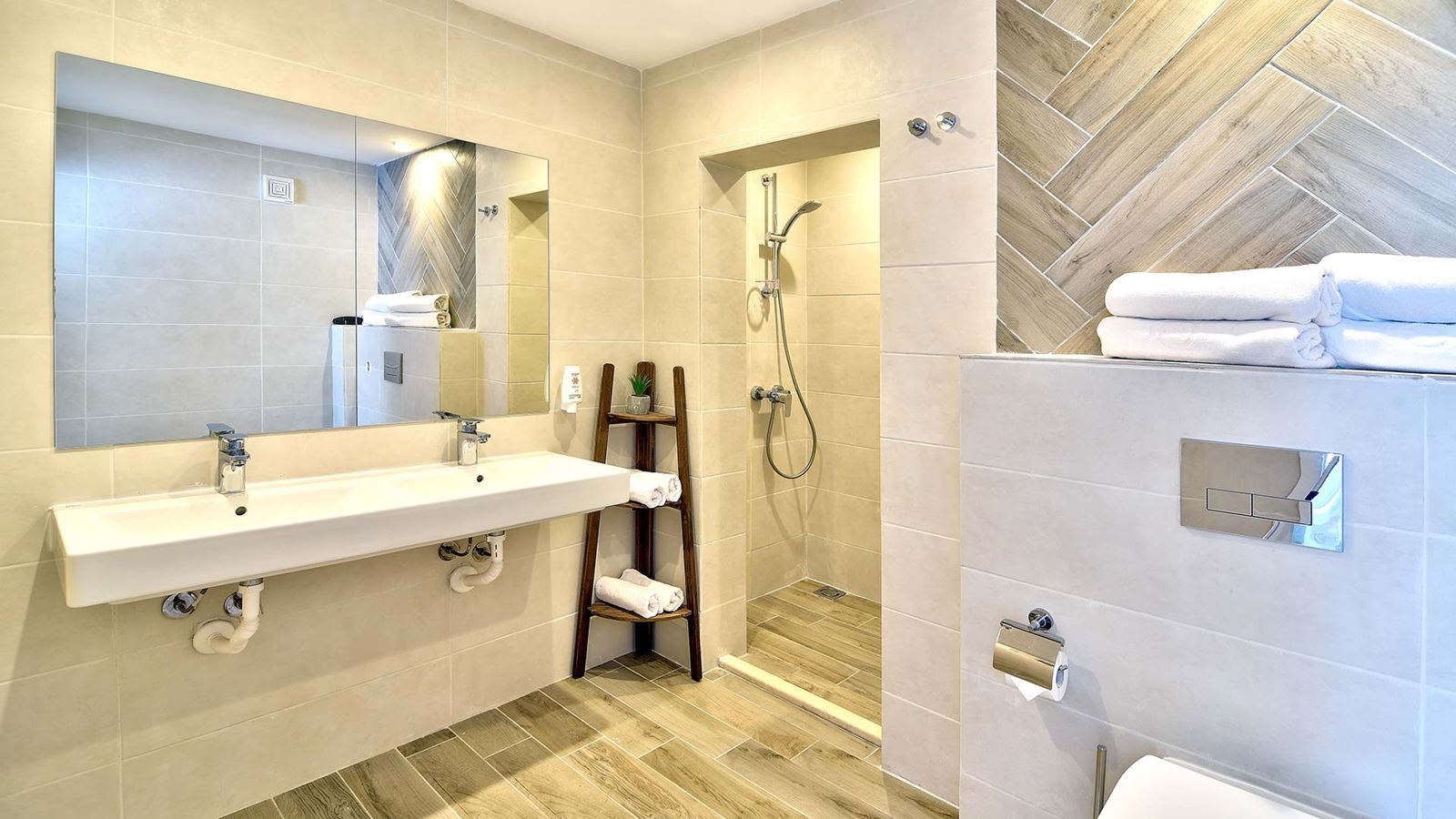 rooms-standard-room-balcony-promotion