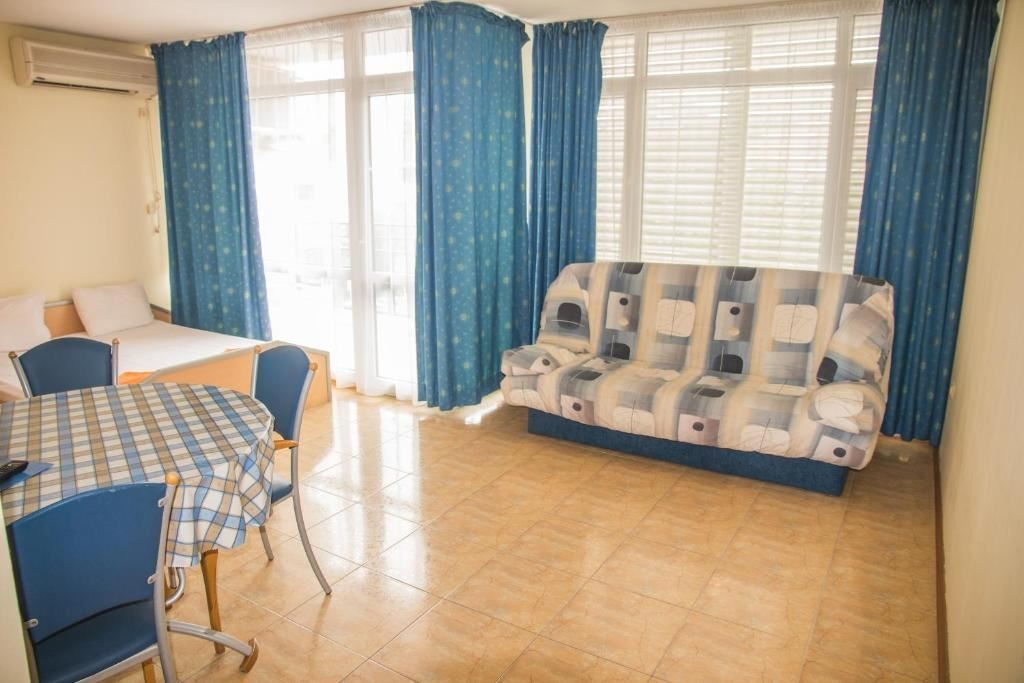 rooms-standard-studio-balcony-or-terrace