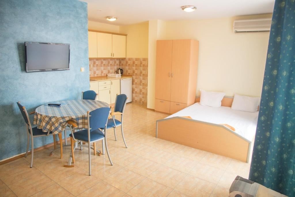 rooms-standard-studio-balcony-or-terrace