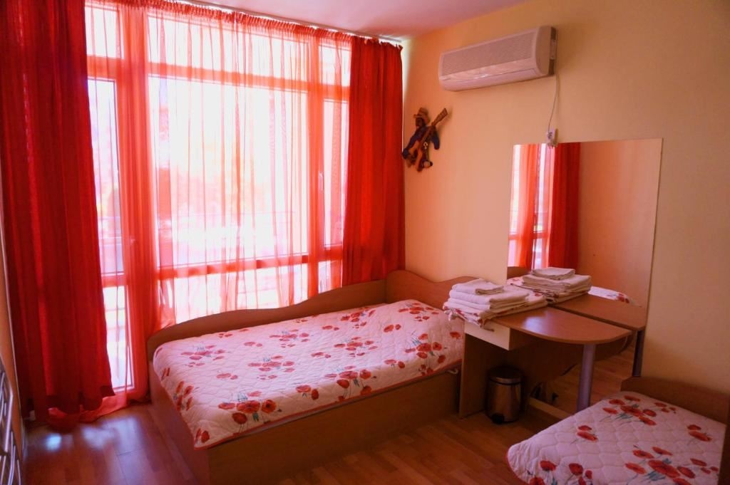 rooms-2-bedroom-standard-apartment-balcony-or-terrace